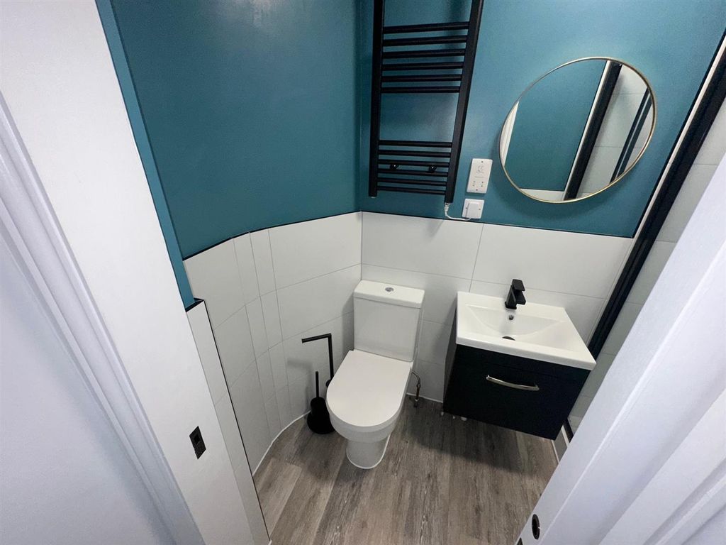 Property photo 3 of 8 Room 1 En-Suite.Jpg