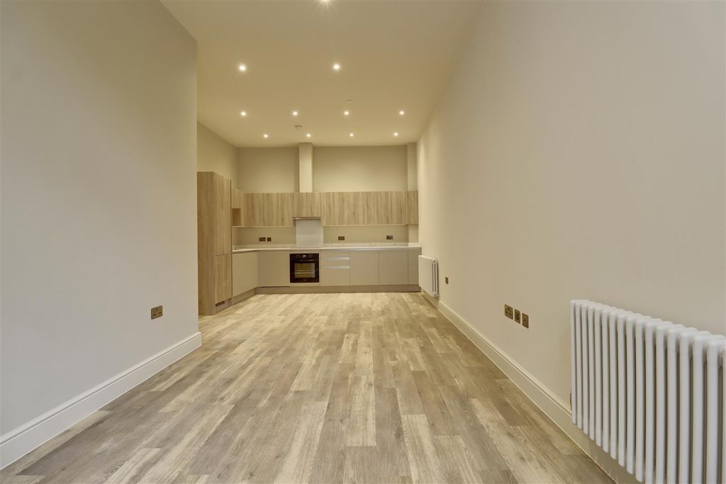 Property photo 2 of 7 Ccf1D2E7-Bafc-4Cbf-B626-Bdbcd6E02Ab4_1_201_A.Jpeg