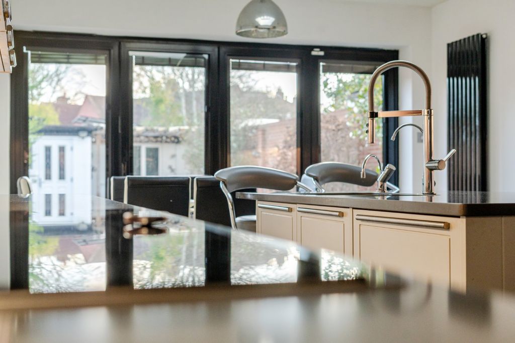 Property photo 2 of 29