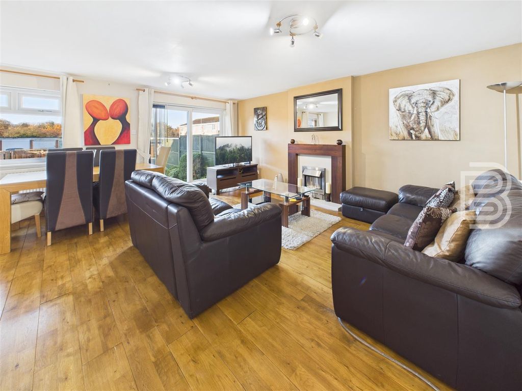 Property photo 2 of 20 Cam05587G0-Pr0081-Still020.Jpg