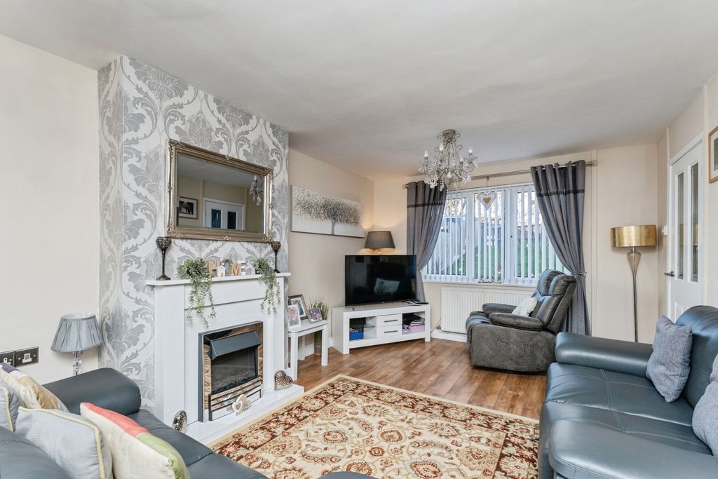 Property photo 2 of 17 Lounge