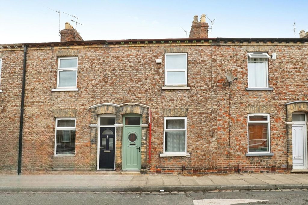 Property photo 1 of 12 Front