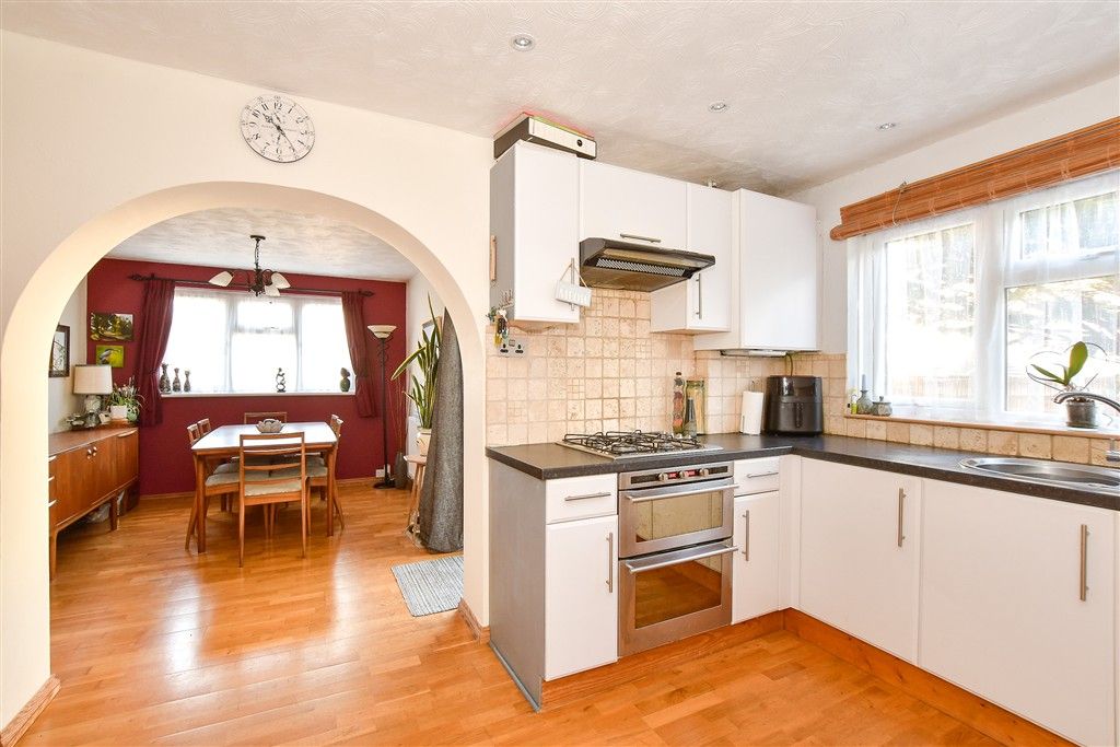 Property photo 1 of 10 Kitchen