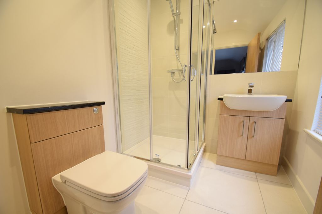 Property photo 3 of 10 En Suite.Jpg