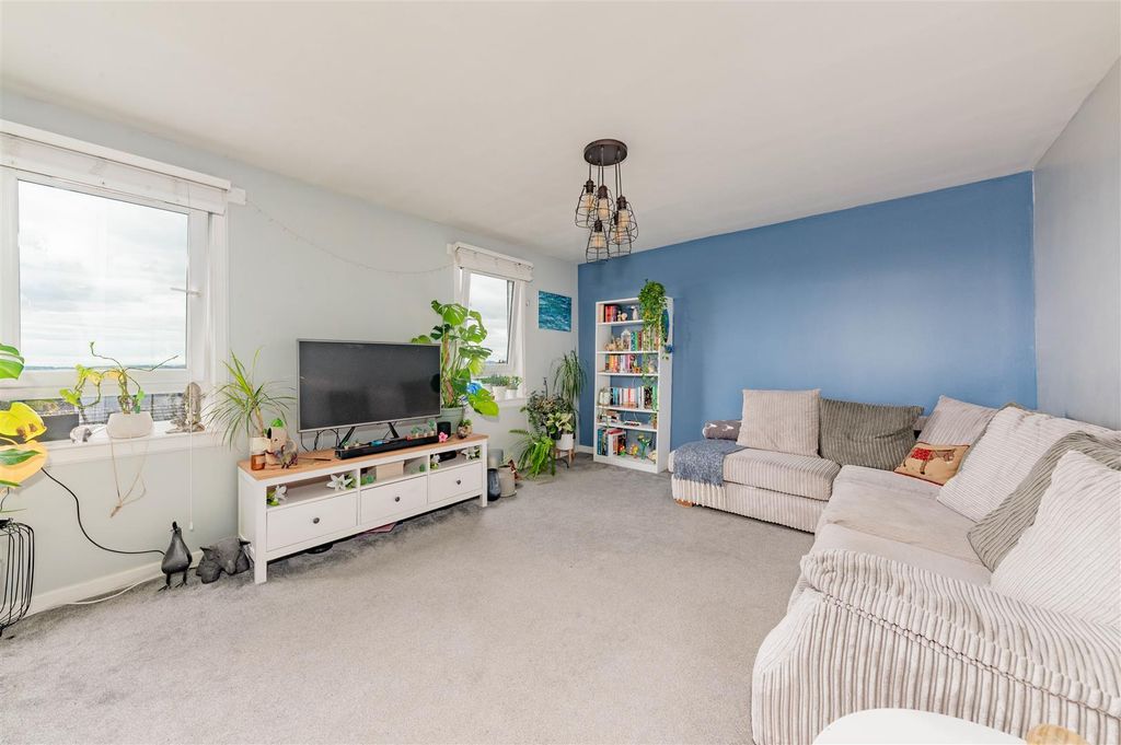 Property photo 2 of 13 4-0 8 Tannadice Street Dundee-9.Jpg
