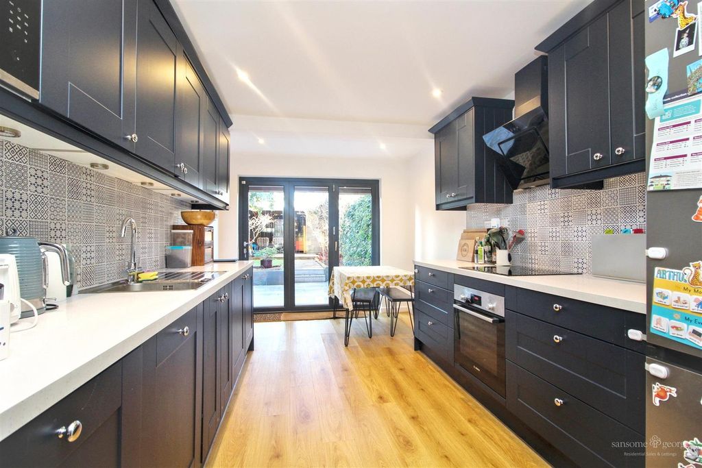 Property photo 3 of 25 Kitchen/Breakfast Room