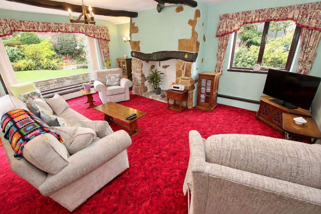 Property photo 2 of 34