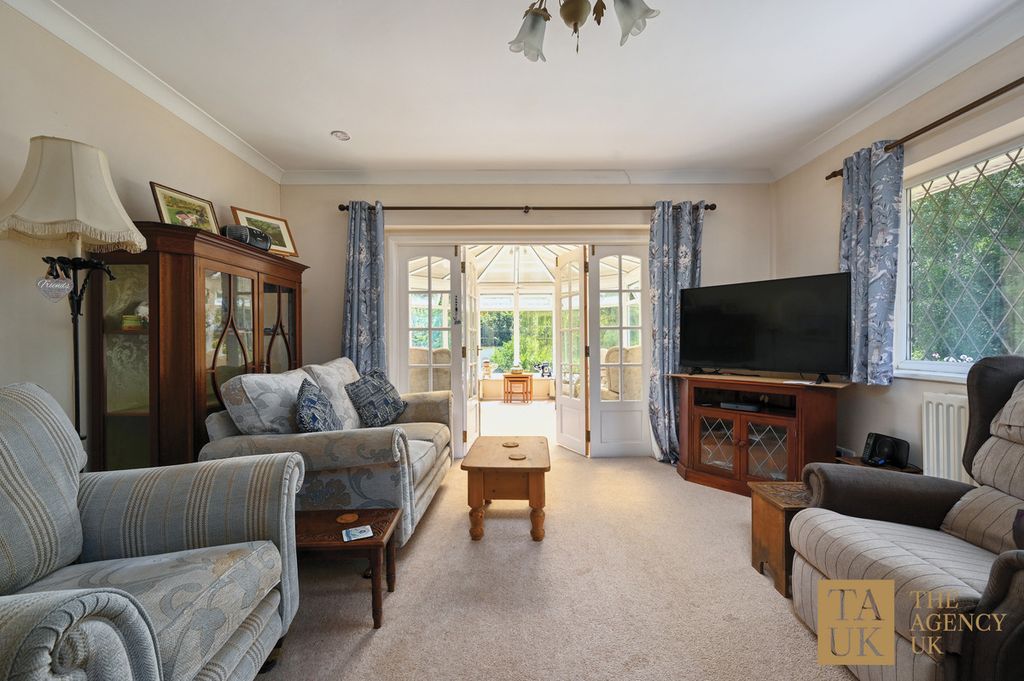 Property photo 2 of 27