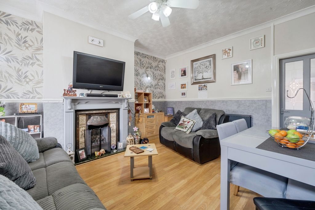 Property photo 3 of 21 Pbox-Img.Jpg