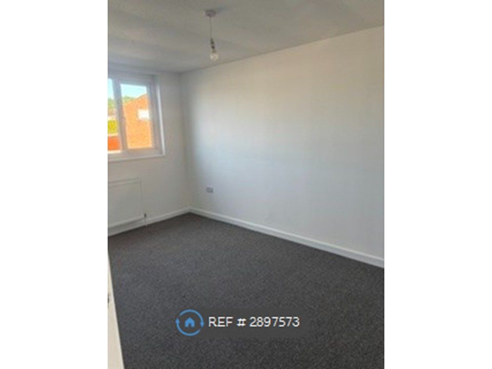 Property photo 3 of 6 Bedroom