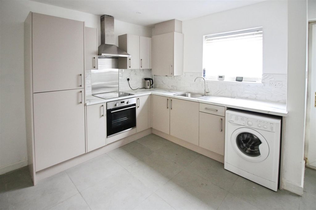 Property photo 3 of 19 Dining Kitchen