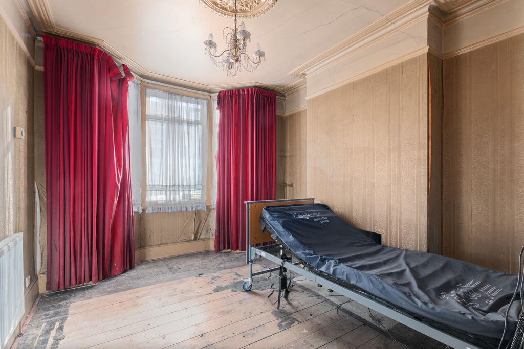 Property photo 2 of 17