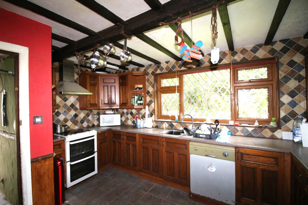 Property photo 3 of 11
