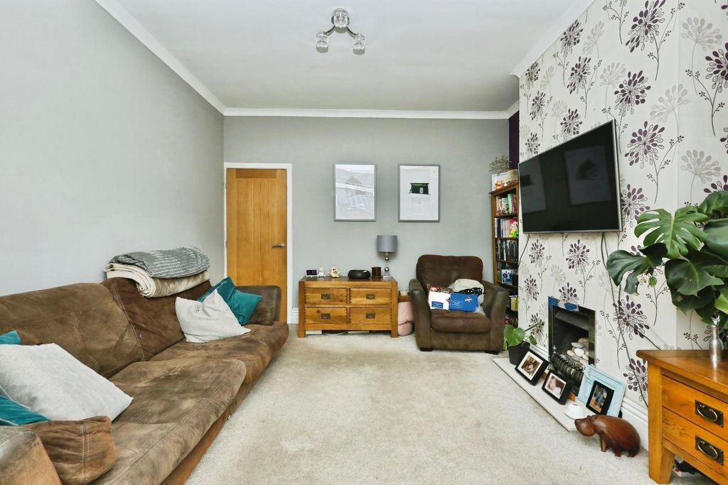 Property photo 3 of 27 Living Room