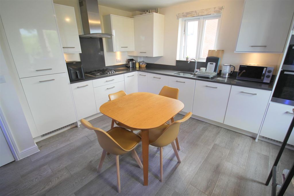 Property photo 2 of 17 Mr Kitchen iii.Jpg