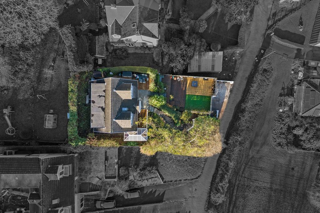 Property photo 2 of 27