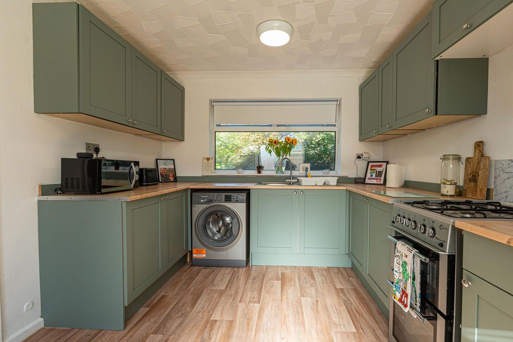 Property photo 1 of 33