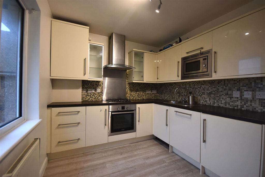 Property photo 3 of 14 Kitchen