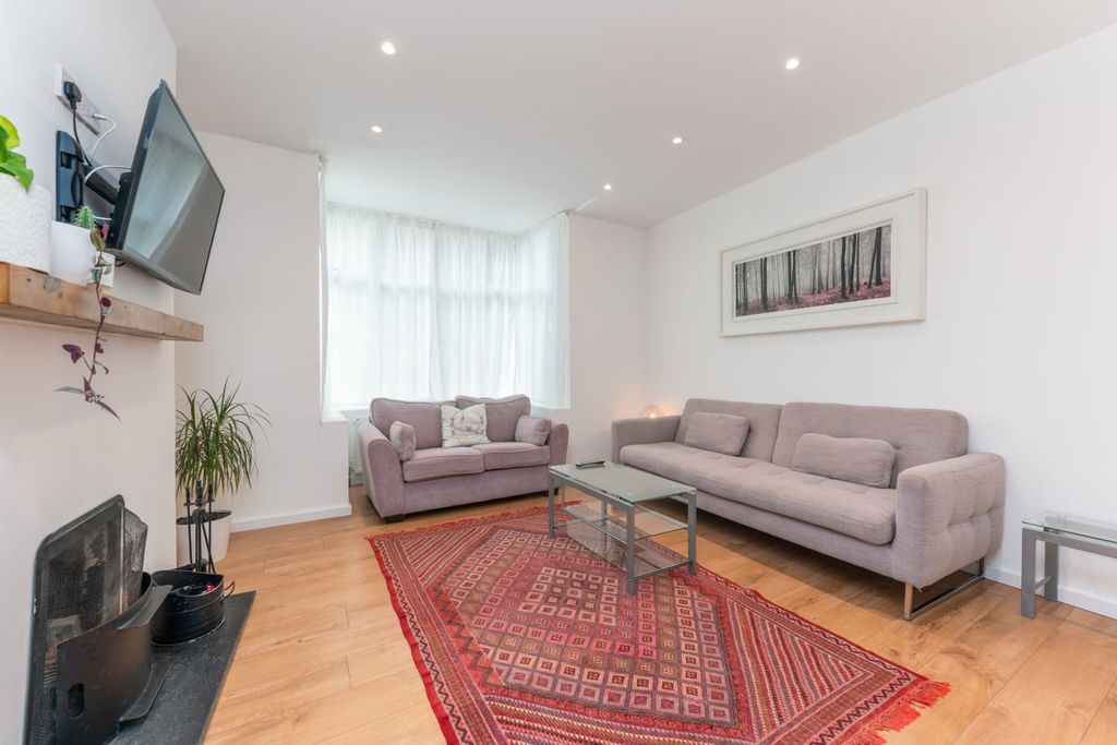 Property photo 3 of 28