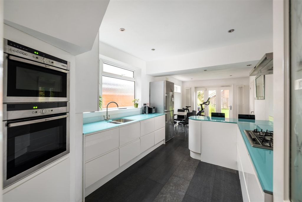 Property photo 3 of 24