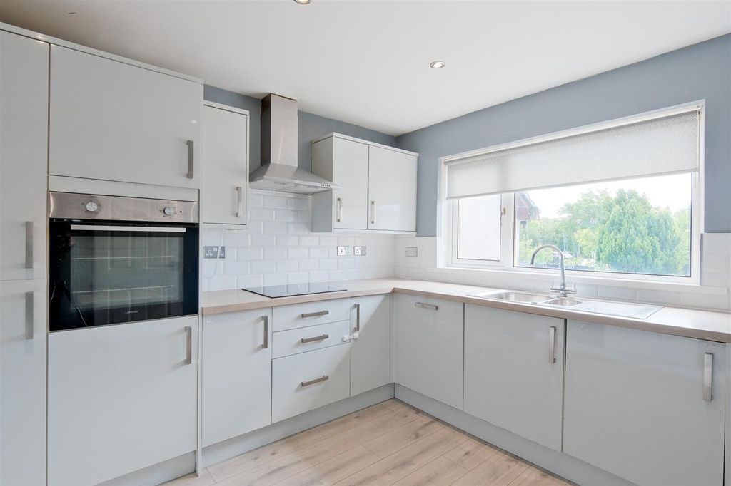 Property photo 2 of 19 Kitchen