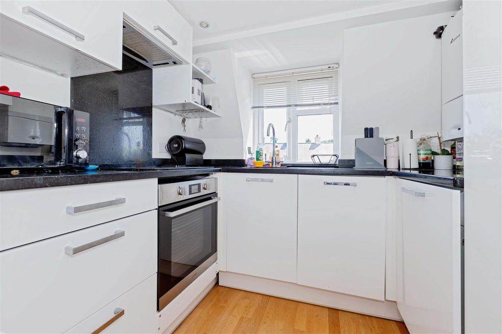 Property photo 2 of 11 Goring Rd_7.Jpg