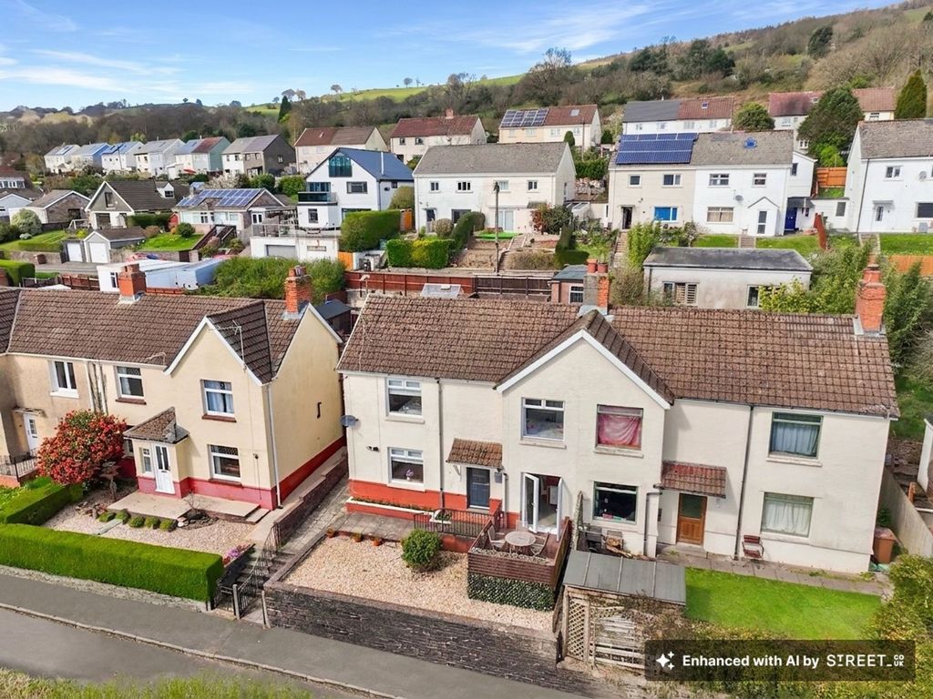 Property photo 1 of 33