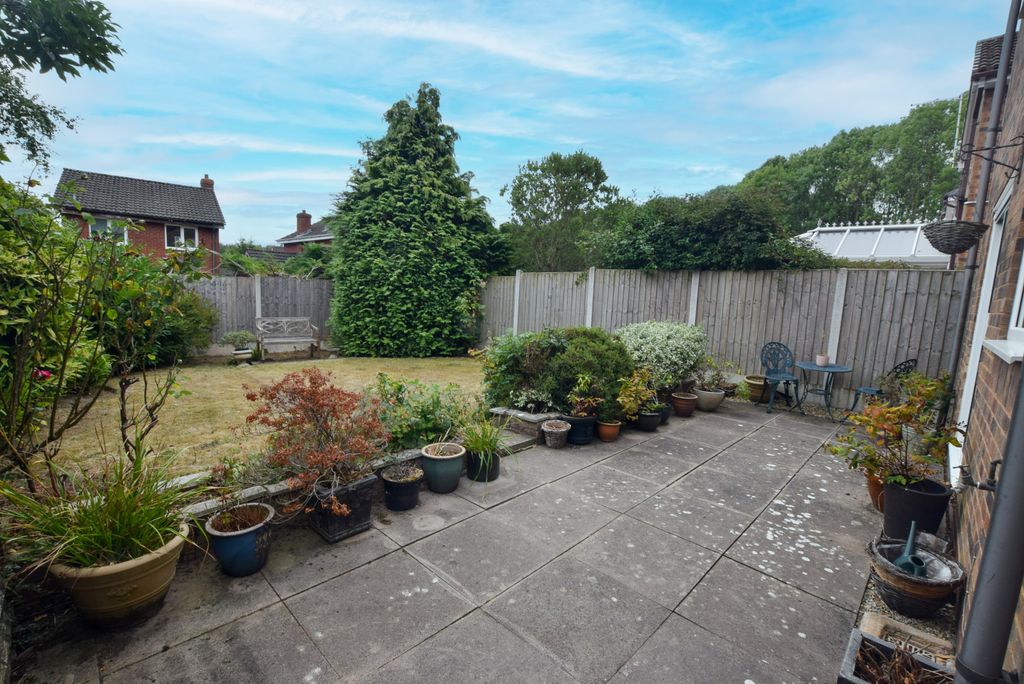 Property photo 2 of 18 Garden 3