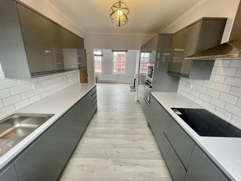 Property photo 2 of 31
