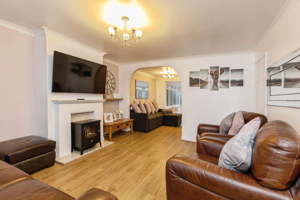 Property photo 3 of 20