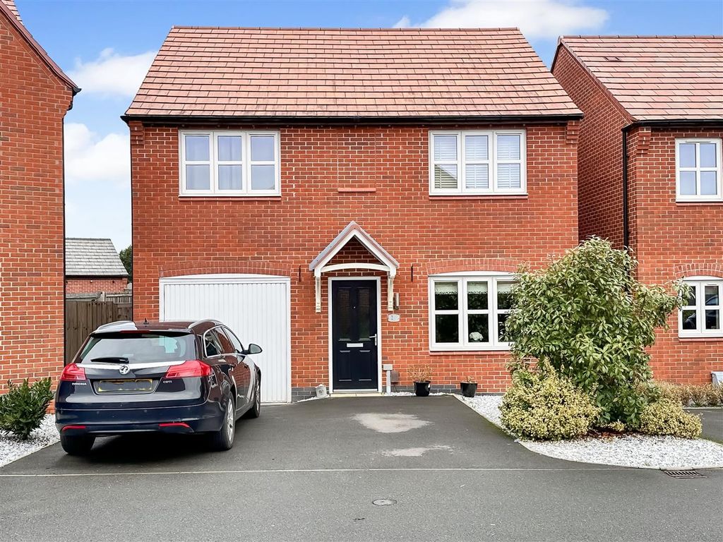 Property photo 1 of 19 Front Aspect 841