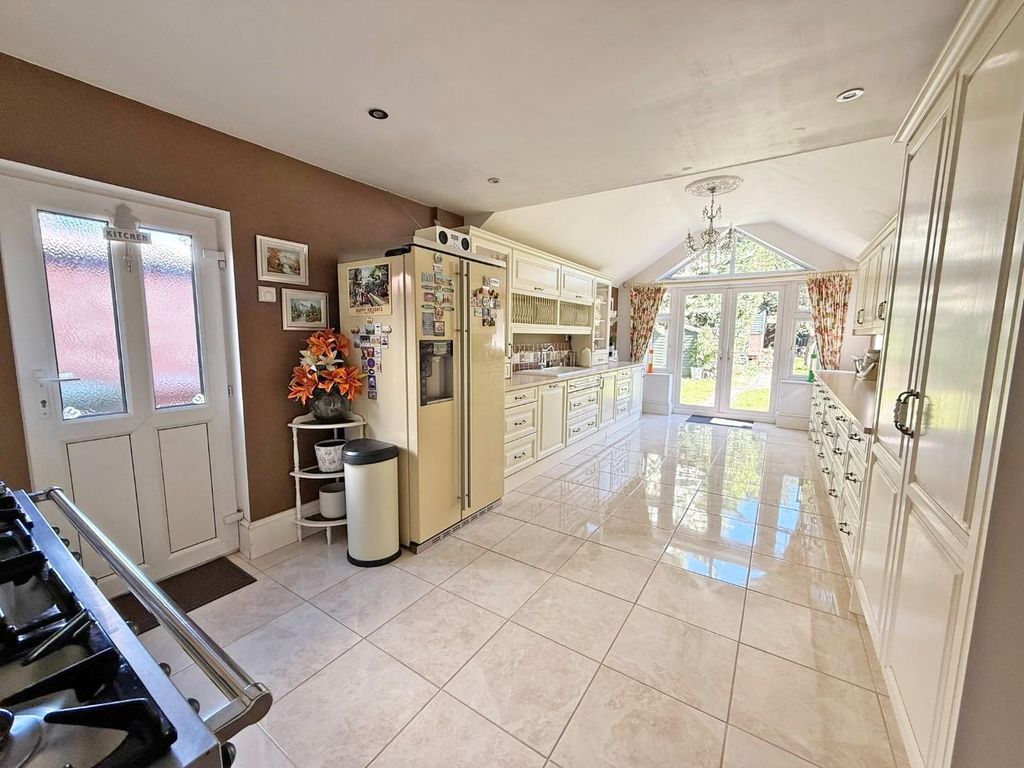 Property photo 3 of 39 33.Jpg