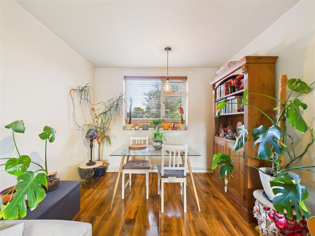 Property photo 3 of 11 Cam05193G0-Pr0094-Still008.Jpg