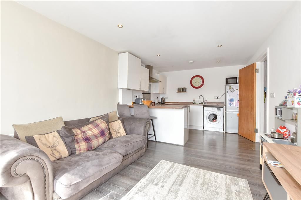 Property photo 1 of 10 Kitchen/Lounge