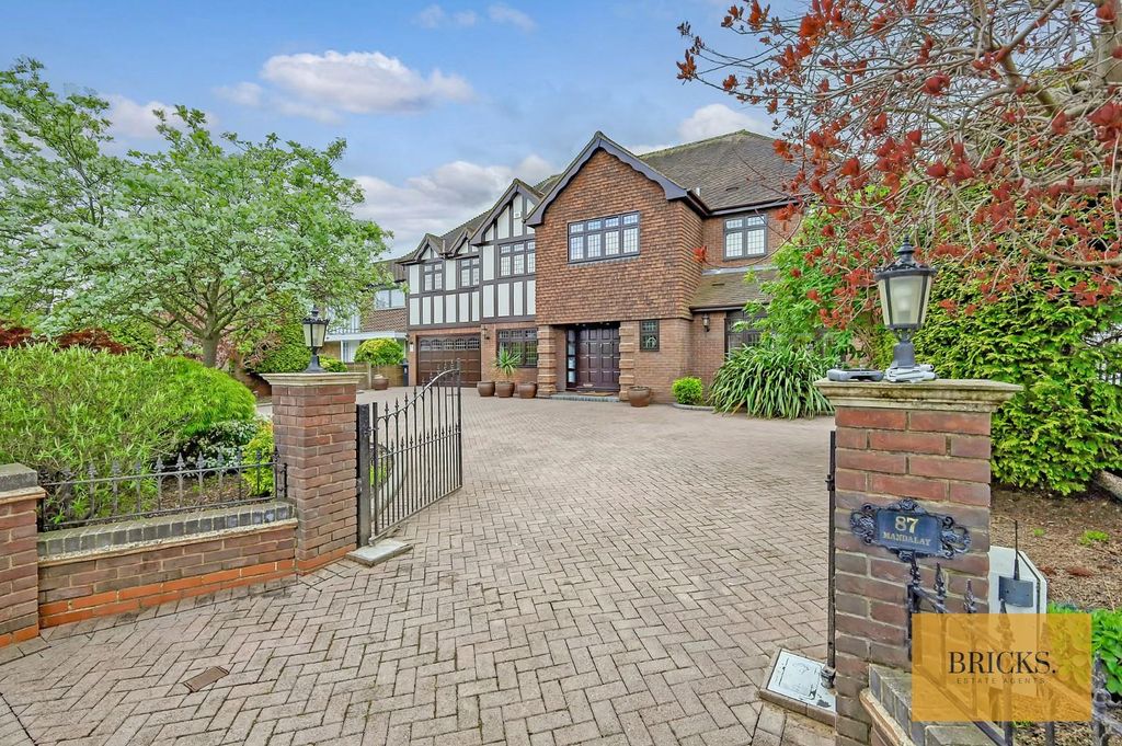 Property photo 1 of 51