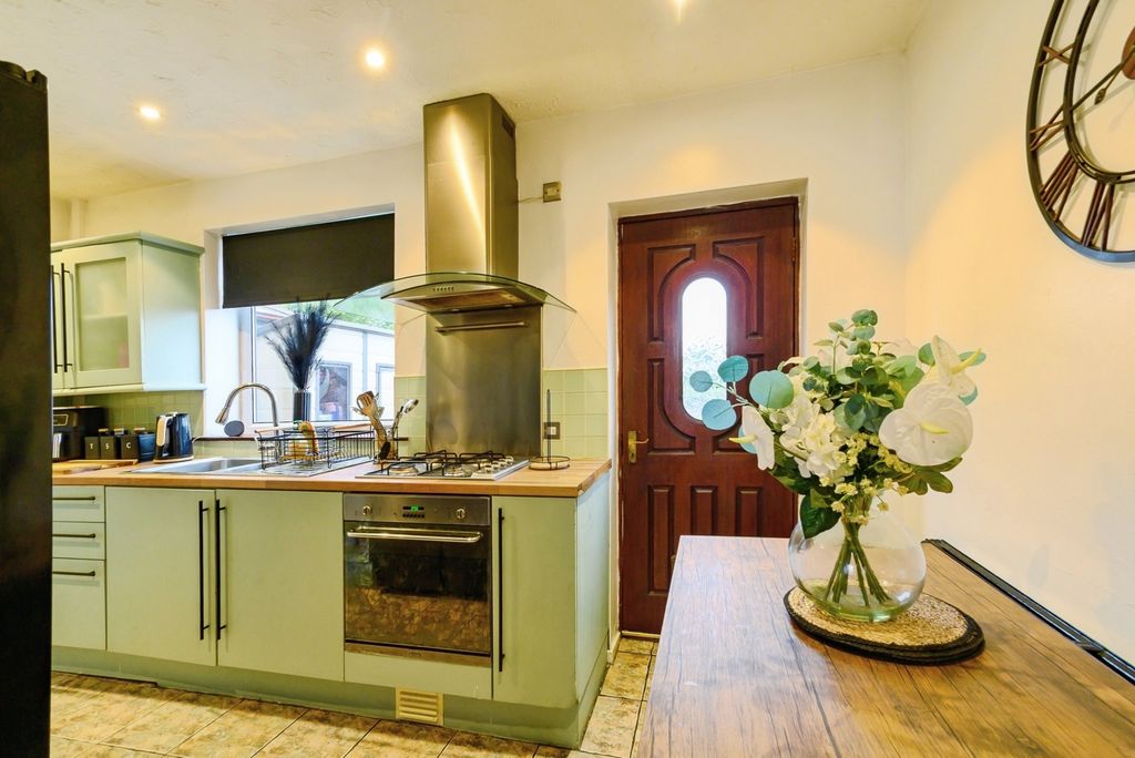 Property photo 3 of 14 Photo