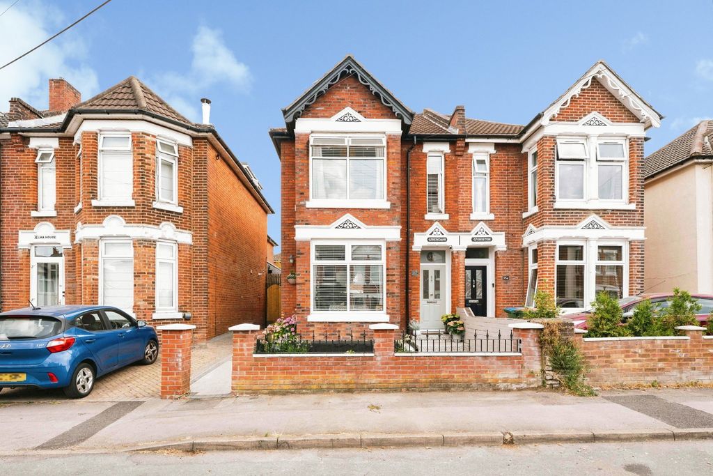 Property photo 2 of 39