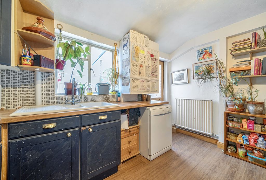 Property photo 3 of 20 1371215-9-68F8F93...