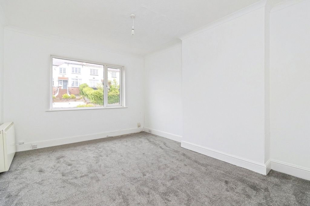 Property photo 3 of 17 Photo