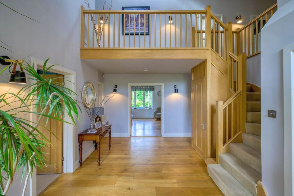Property photo 3 of 25