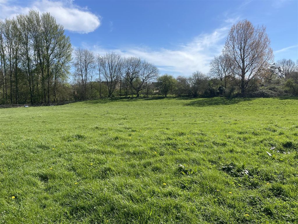 Property photo 3 of 10 3