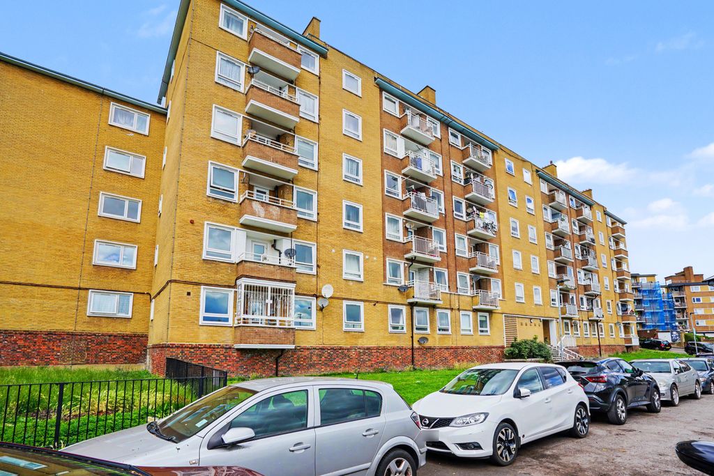 Property photo 1 of 17 Flat 25, Maskall Close, High Trees, Tulse Hill, London, Sw2 3Ph