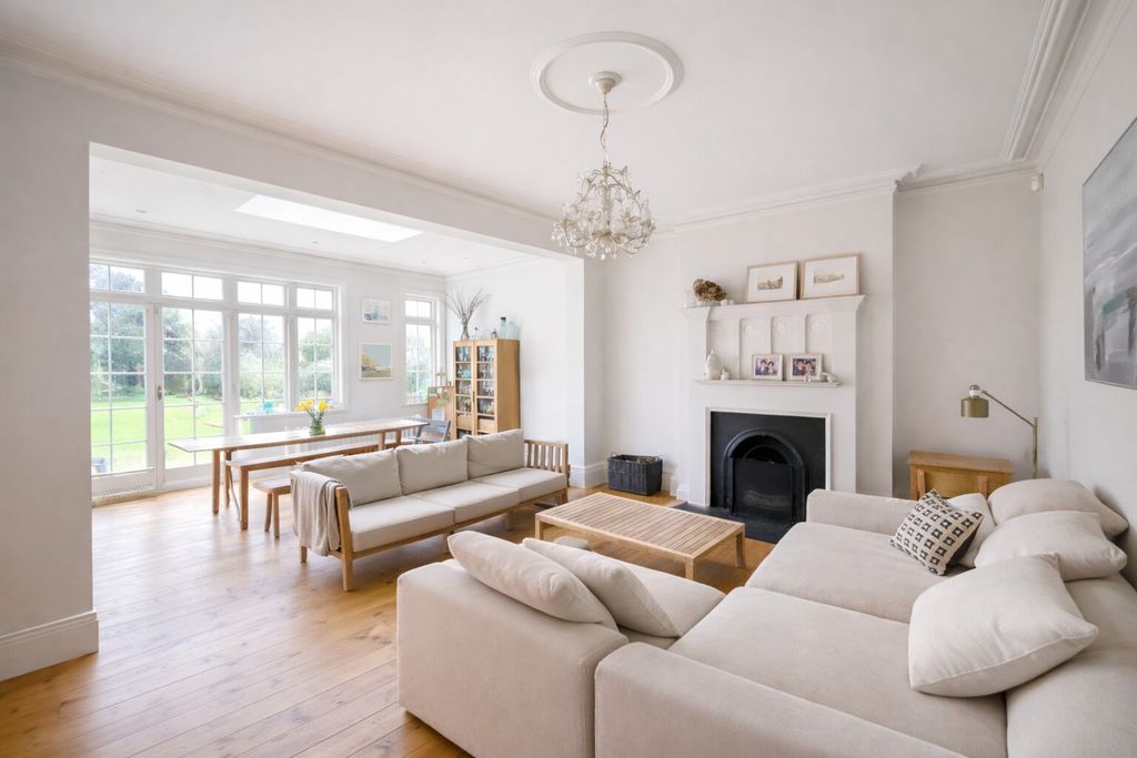 Property photo 2 of 18 Family Room