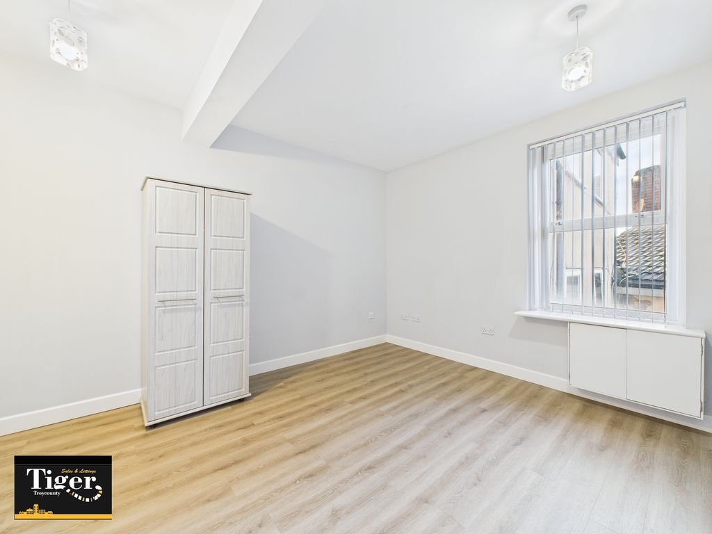 Property photo 3 of 7 Cam02176G0-Pr0800-Still001