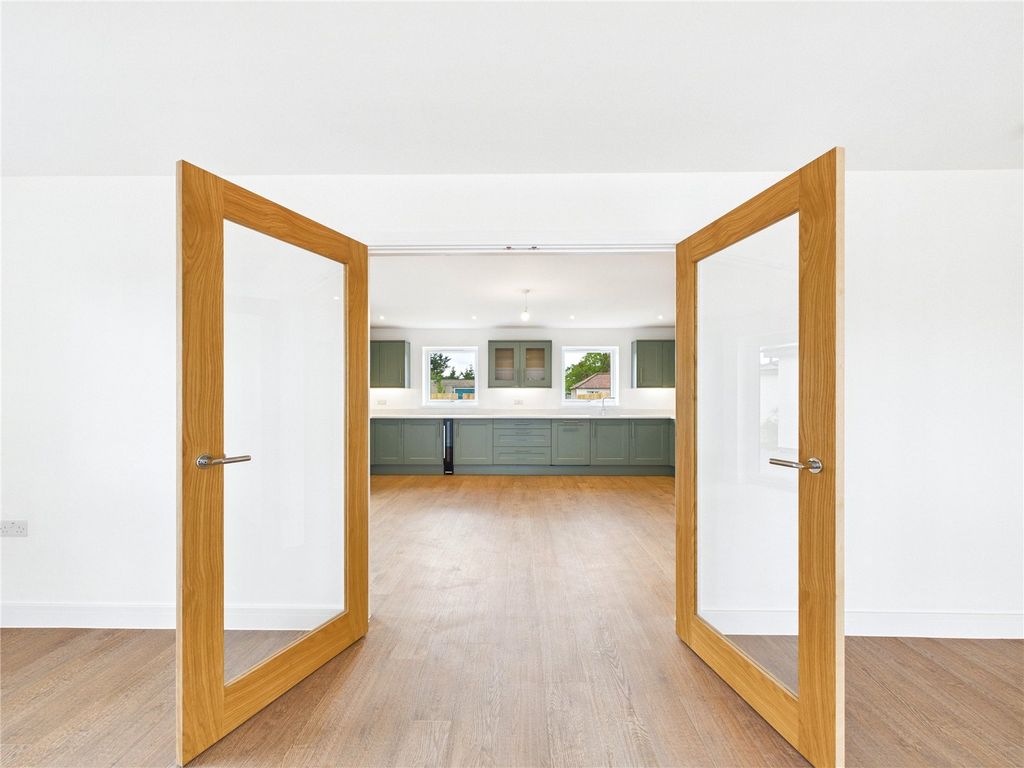 Property photo 2 of 17 Picture No. 14