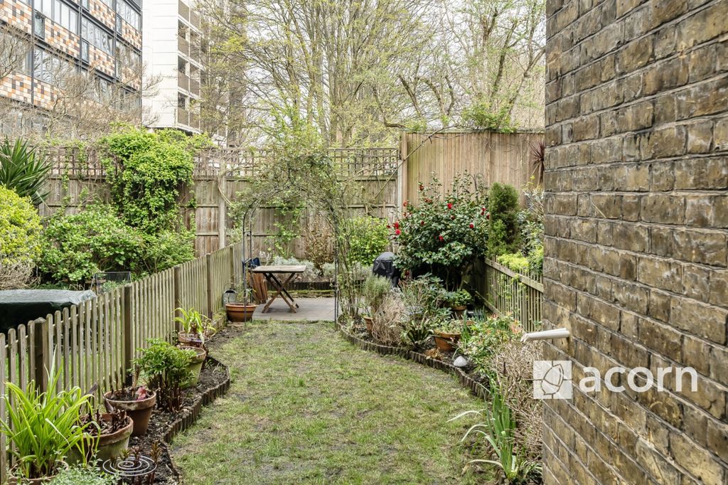 Property photo 2 of 17 Communal Garden