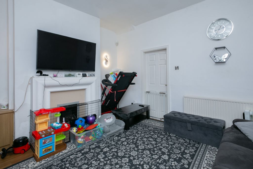 Property photo 2 of 22