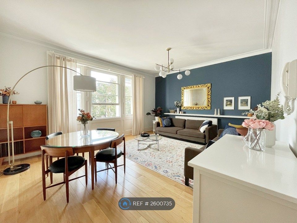 Property photo 1 of 17 Lounge