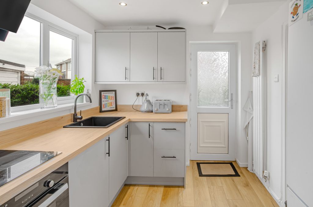 Property photo 3 of 20 Advert-45