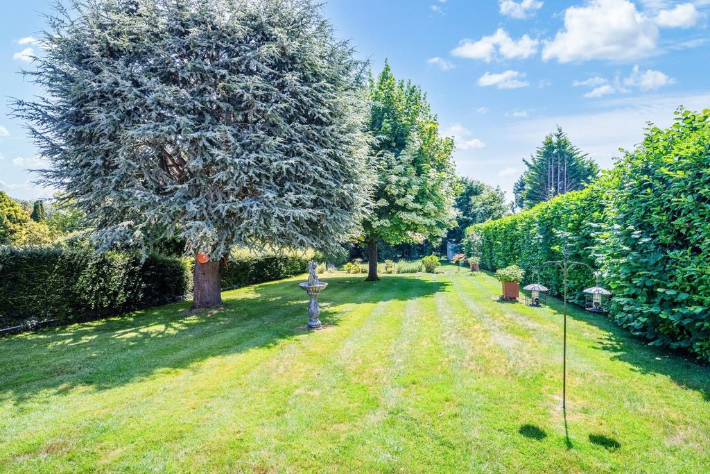 Property photo 3 of 24 Woodmansterne Lane